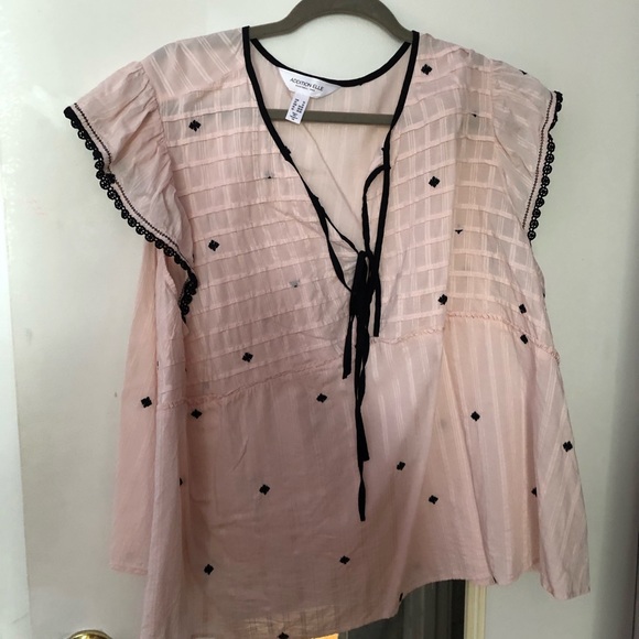 Pink top - Picture 1 of 3